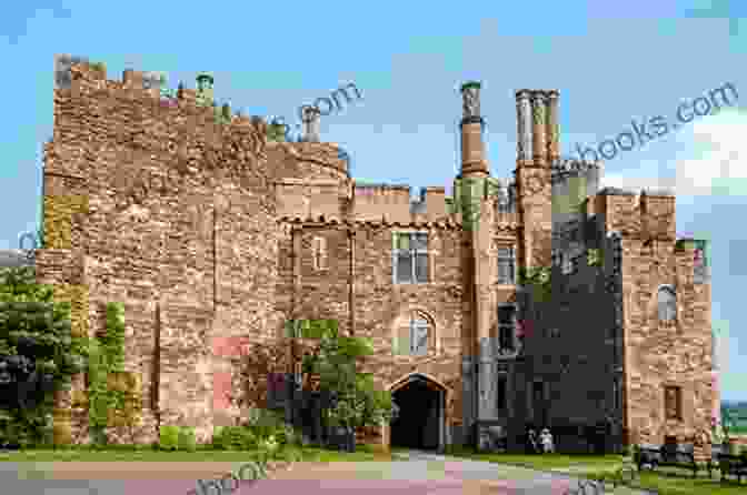 Berkeley Castle In Gloucestershire, A Magnificent Medieval Castle With A Long And Fascinating History Gloucestershire: A County Guide (Barnaby S Relocation Guides 2)